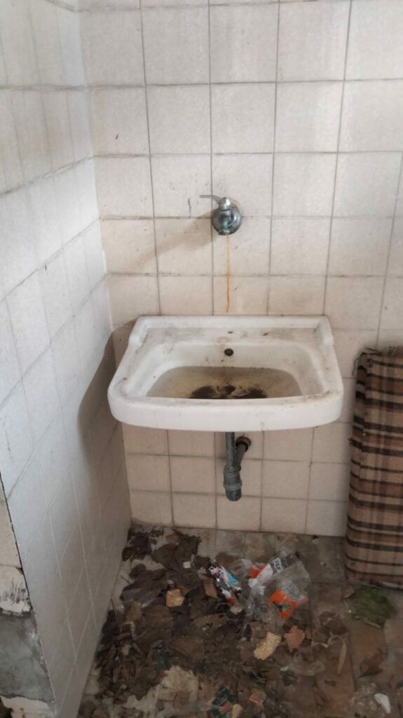Lavabo Bagno Pubblico - Loc. Pianello Vallesina, Comune di Castelbellino