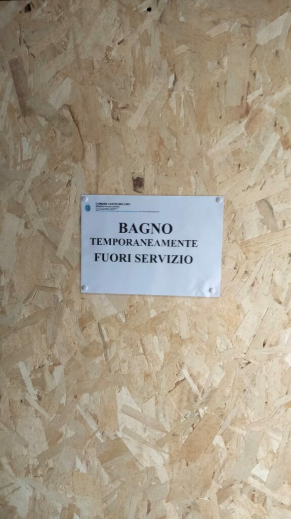 Ingresso Bagno Pubblico - Loc. Pianello Vallesina, Comune di Castelbellino